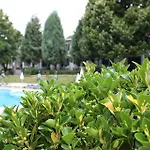 Отель Zdravets - Free Parking 3*
