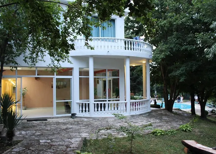 Zdravets - Free Parking Hotel